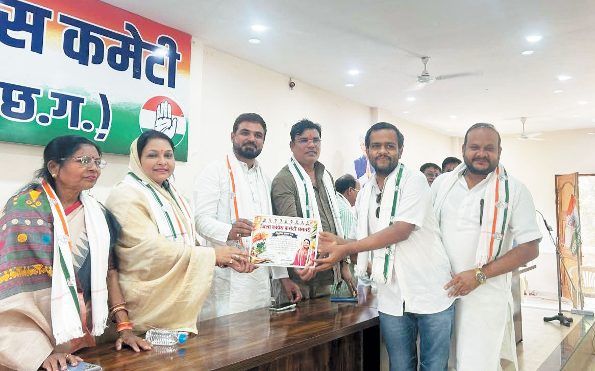 धमतरी जिला कांग्रेस के शपथ ग्रहण में तीनों सीट जीतने का संकल्प