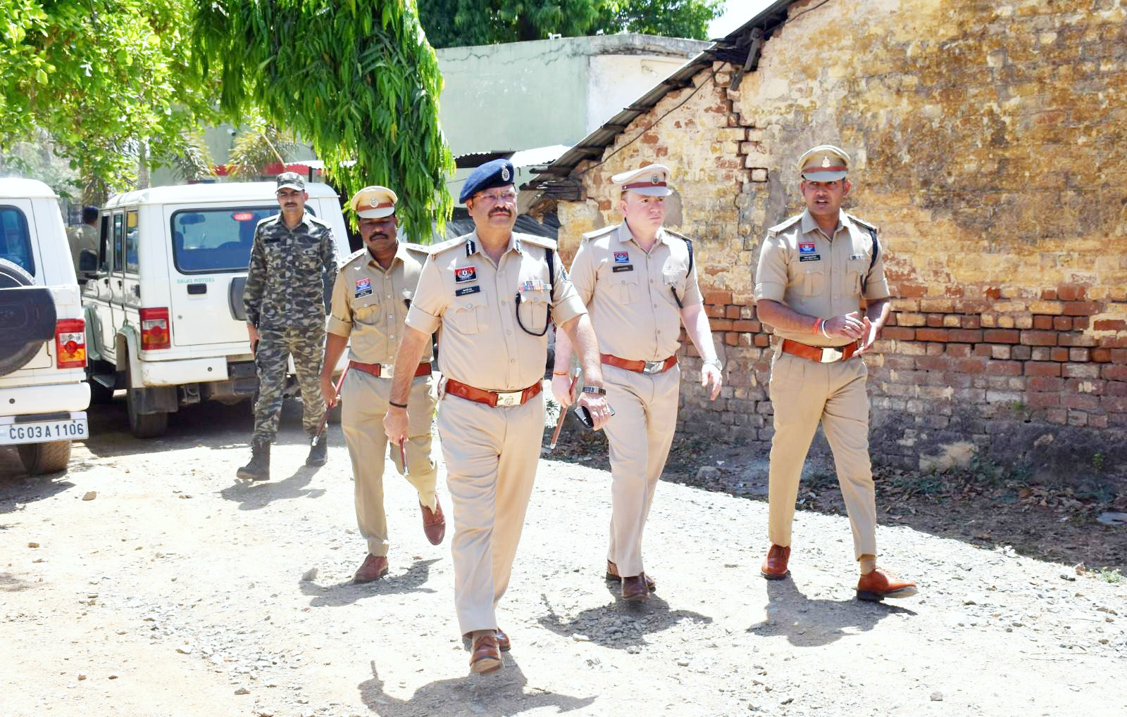 आईजी का थाना पंडरिया में निरीक्षण, बेहतर पुलिसिंग, अनुशासन एवं जनसंपर्क सुदृढ़ करने दिए निर्देश