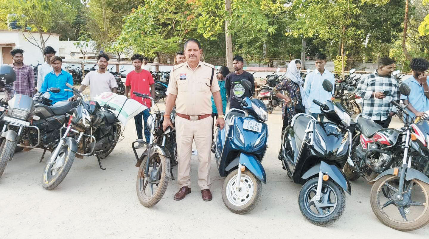 बिना नम्बर प्लेट व मॉडिफाइड 22 वाहनों पर चालान