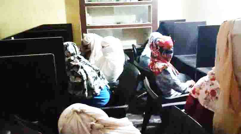 लोक सेवा केन्द्र में साइबर पुलिस टीम का छापा