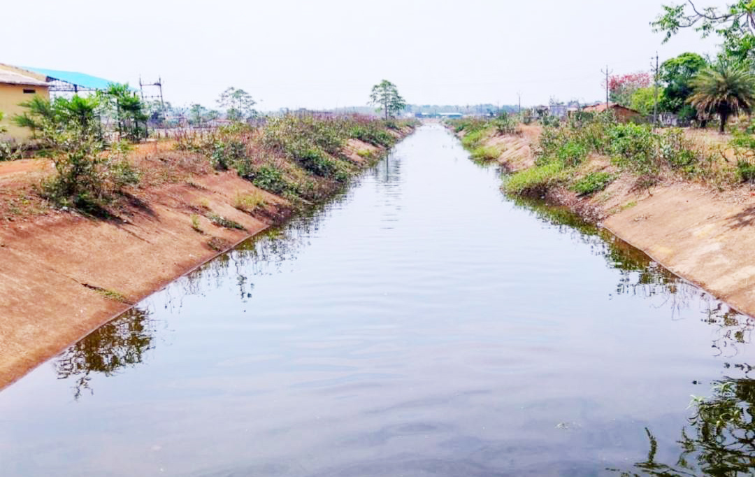 कोडार बांध से भरे जा रहे 40 गांवों के तालाब