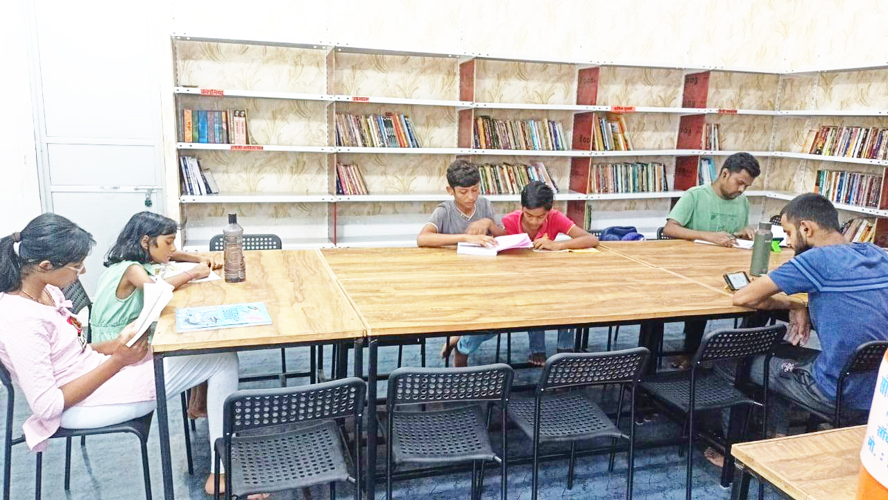सांकरा में बाबा साहब की याद में संचालित है  800 पुस्तकों का नि:शुल्क पुस्तकालय