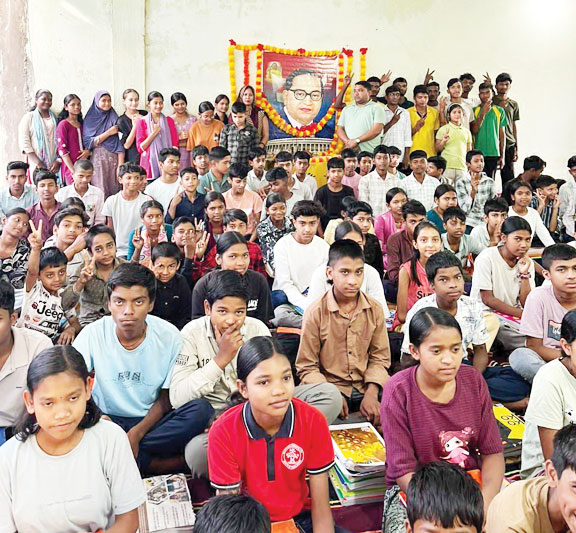 अंबेडकर जयंती पर विद्यार्थियों ने लिया शिक्षा व समानता का संकल्प