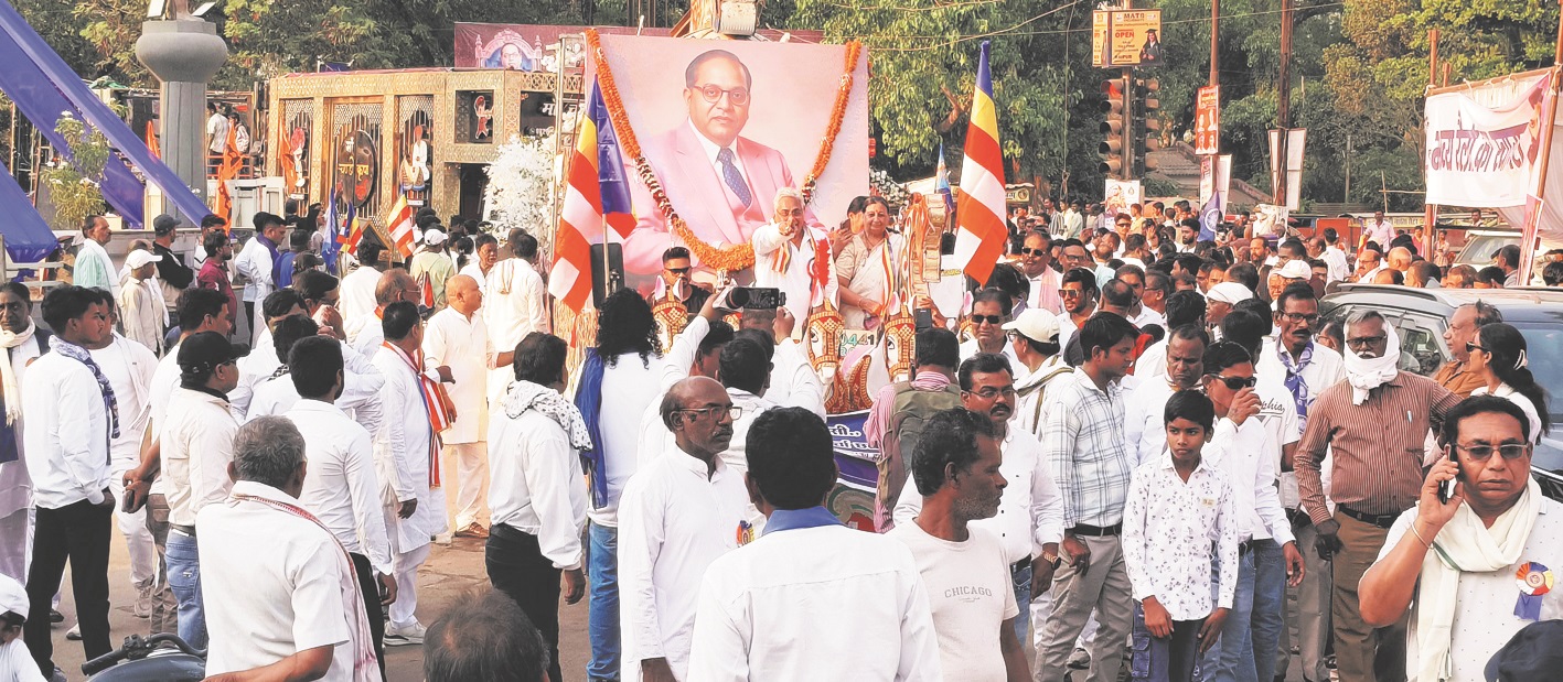 अंबेडकर की जयंती पर शोभायात्रा निकाली
