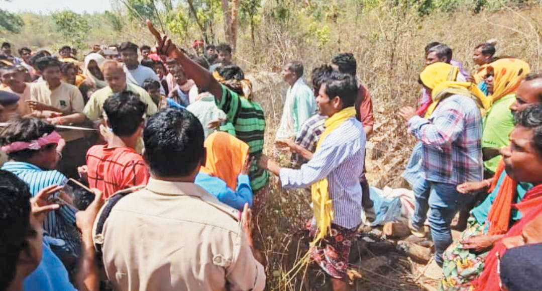  श्मशान भूमि को लेकर विवाद, 3 गांव आमने-सामने