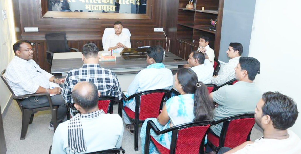 अवैध नल कनेक्शनों के नियमितीकरण और स्वच्छता सर्वेक्षण की तैयारियों पर समीक्षा बैठक