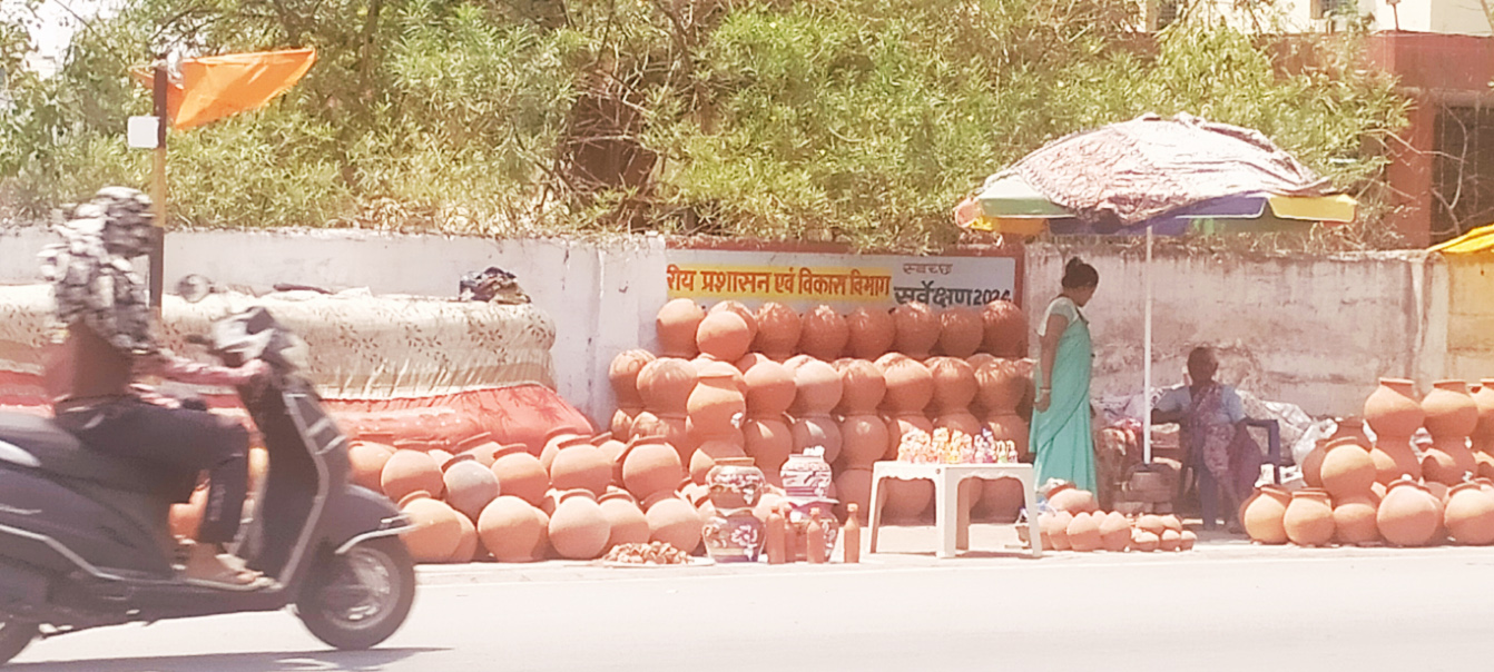 गर्मी बढ़ते ही मटकों की मांग बढ़ी, कीमत में इजाफा