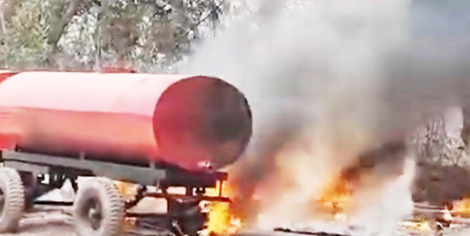 पराली की आग से पाइप गोदाम खाक