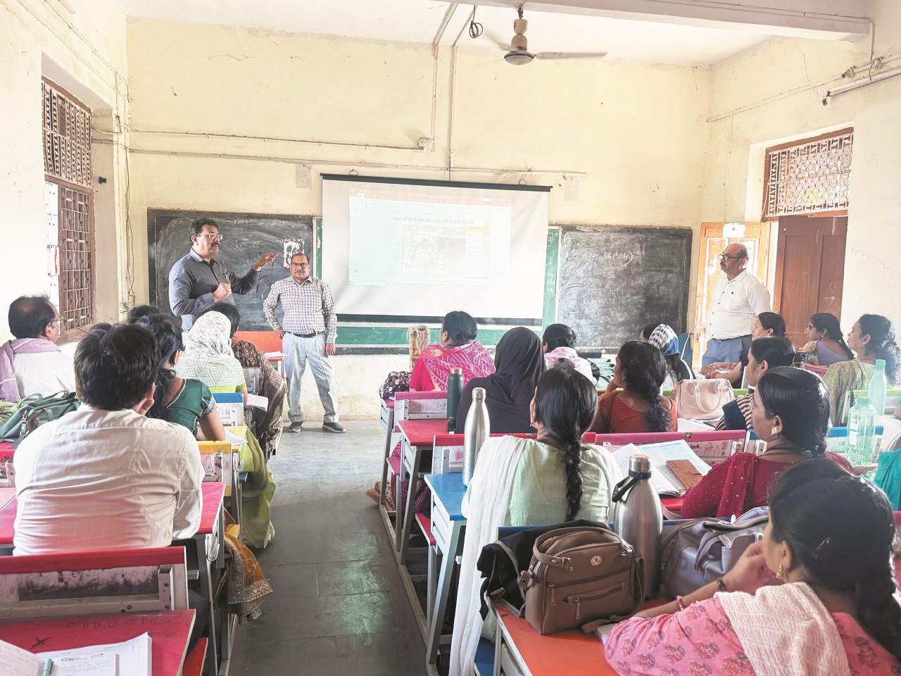 अनुपस्थित कर्मचारियों को नोटिस जनगणना कार्य में लापरवाही