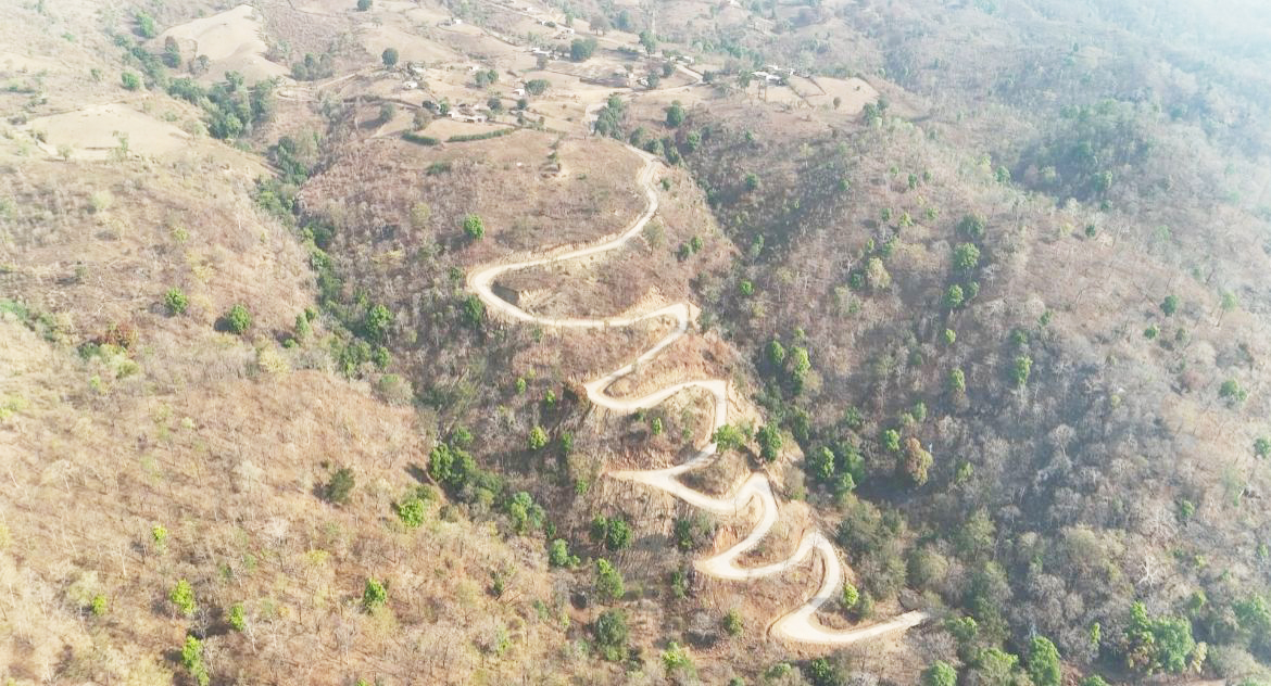 प्रधानमंत्री जनमन योजना से बदली सेजाडीह की तस्वीर, पहाड़ों के बीच बसे बैगा परिवारों तक पहली बार पहुंची पक्की सडक़