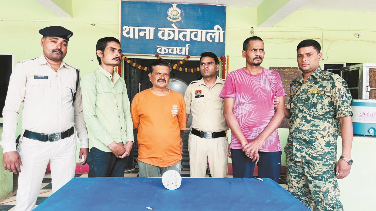 हनुमान मंदिर से चांदी का मुकुट चोरी का खुलासा, 3 गिरफ्तार