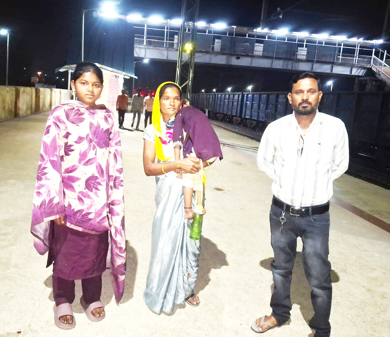 यूपी में फंसे मजदूर दंपति को पुलिस ने सकुशल घर पहुंचाया