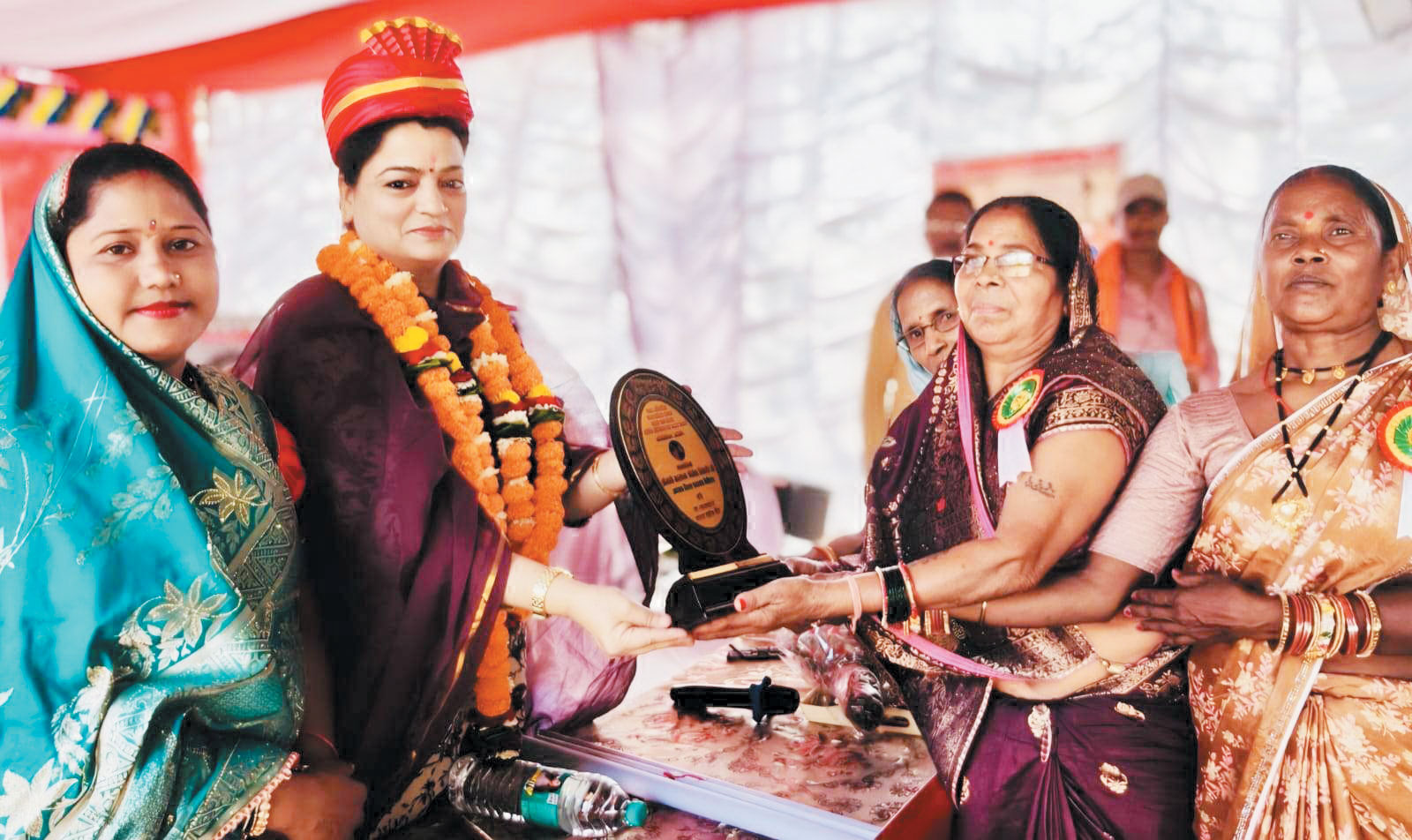 सामूहिक विवाह समारोह में शामिल हुईं जिपं अध्यक्ष