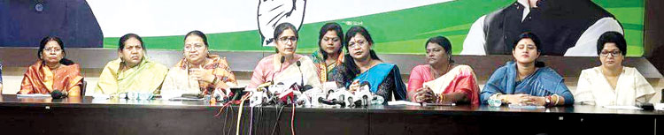 महिलाएं, भाजपा के झांसे में नहीं फसेंगी