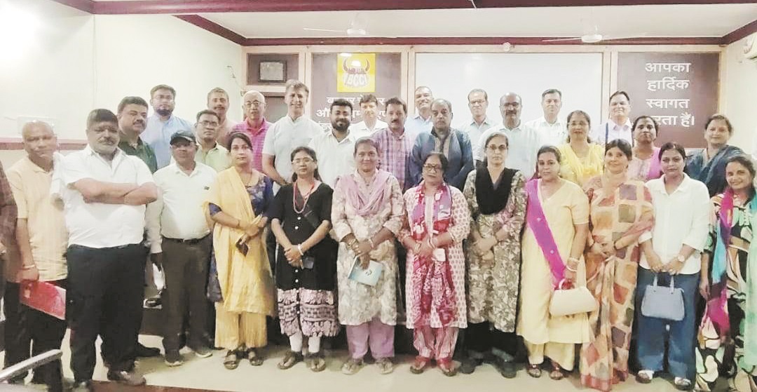 स्वदेशी जागरण : छत्तीसगढ़ चेम्बर ऑफ कॉमर्स का बस्तर दौरा सफल