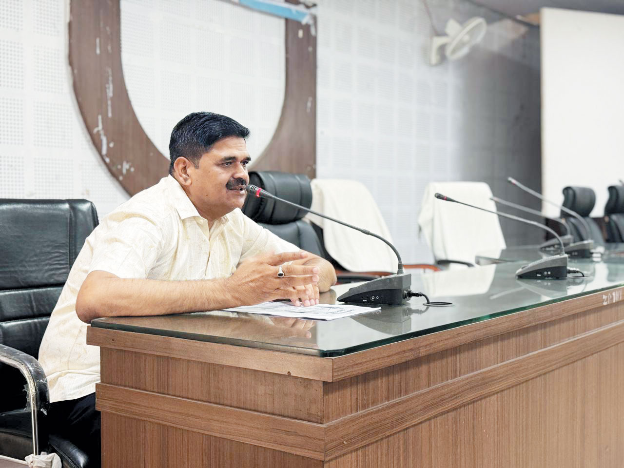 स्व-गणना में भाग लें जनप्रतिनिधि - जनगणना अधिकारी