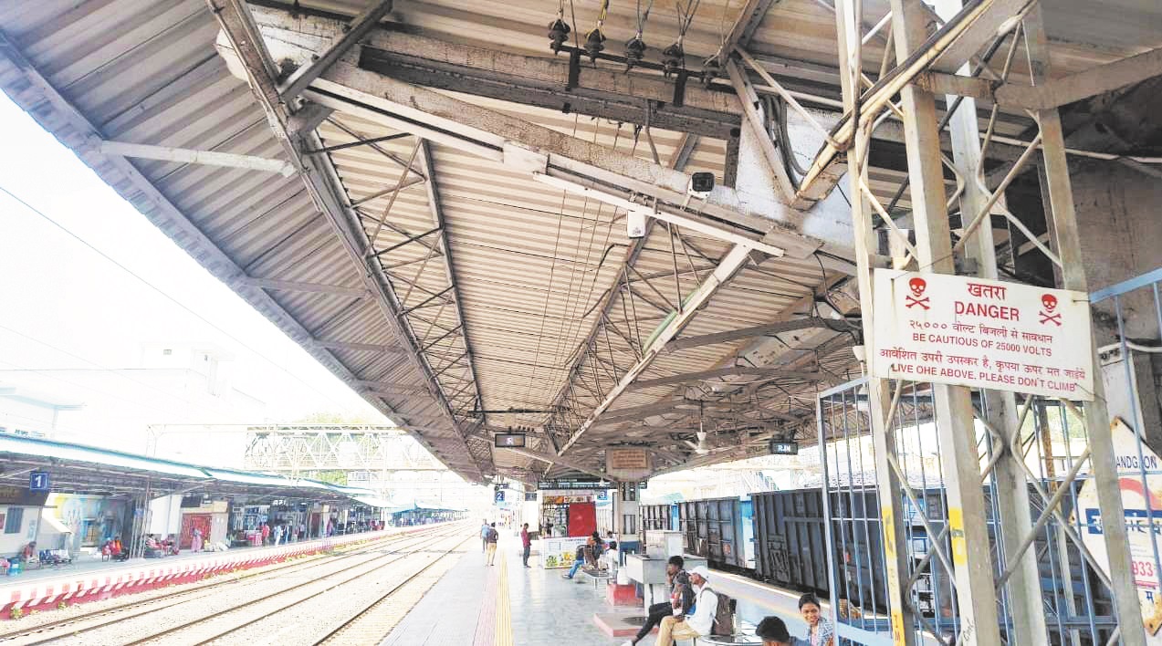 33 कैमरों से नांदगांव स्टेशन की निगरानी