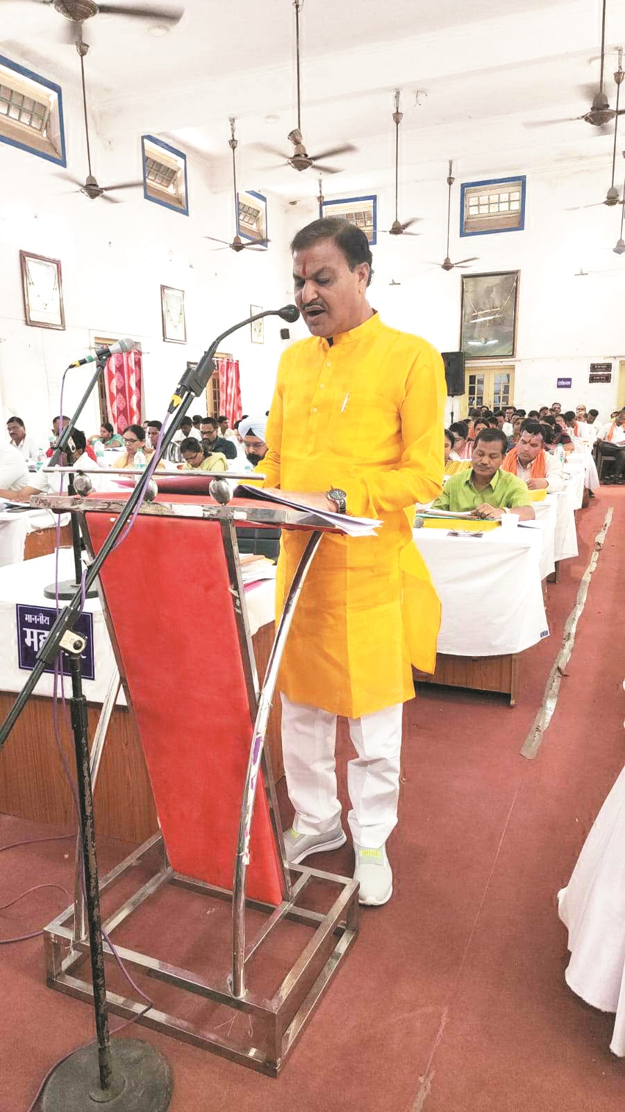 महापौर यादव ने पेश किया 15 लाख लाभ का बजट