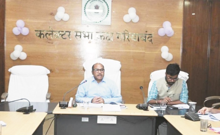 लंबित प्रकरणों के त्वरित निराकरण, शत-प्रतिशत लक्ष्य और सुशासन तिहार पर विशेष जोर