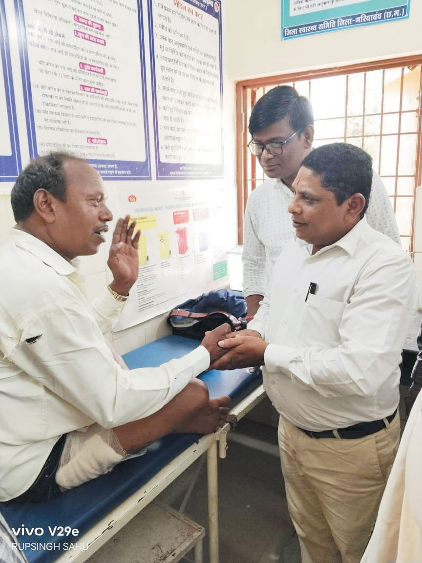 राजकुमार पर भालू ने किया हमला, रूपसिंग ने हाल-चाल जाना