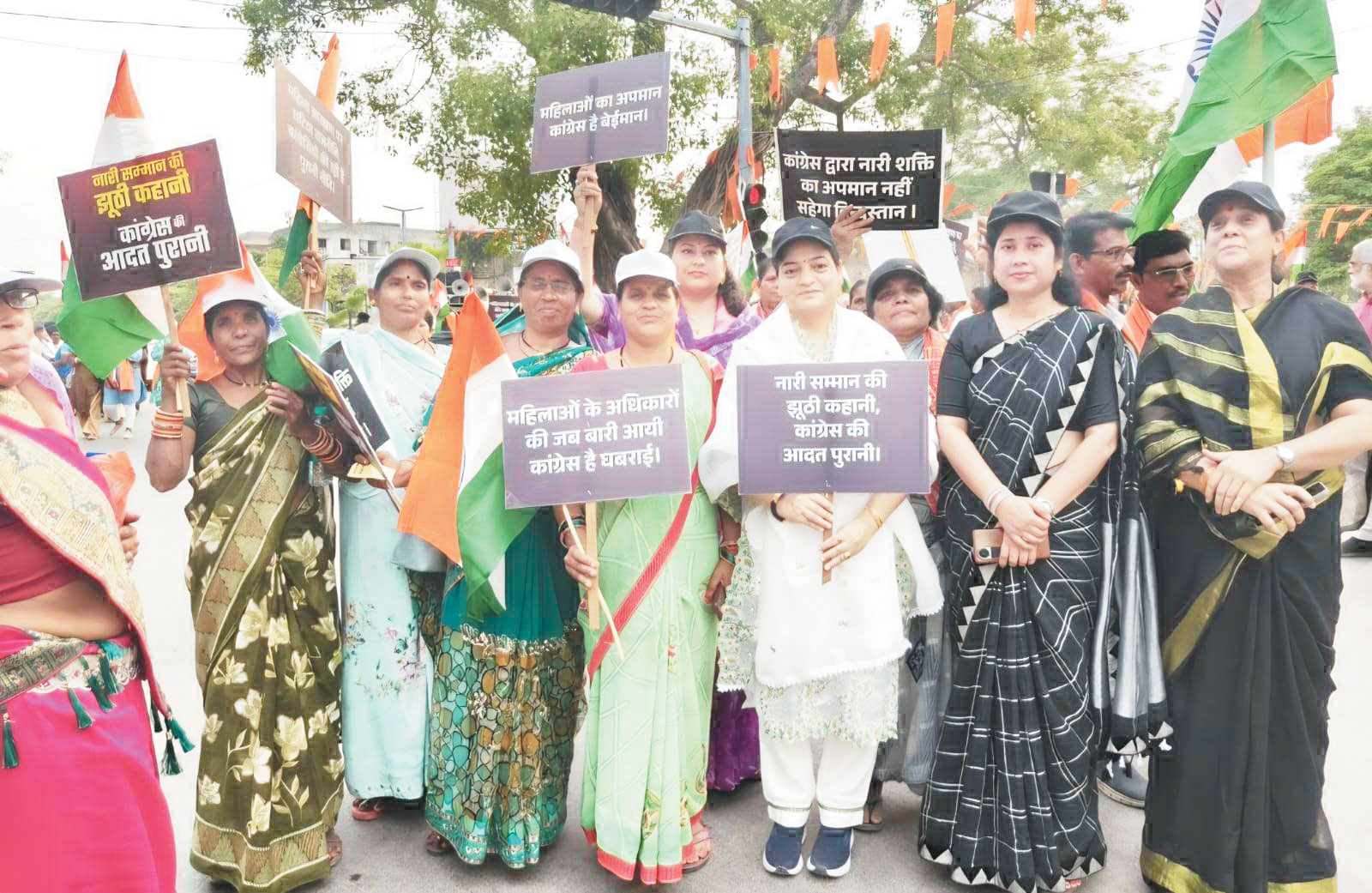 आक्रोश रैली में शामिल हुईं बेमेतरा की महिला कार्यकर्ता