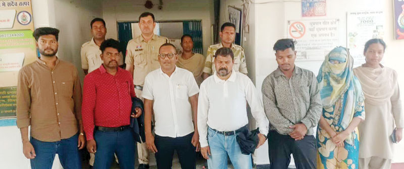 मानव अधिकार संगठन के नाम पर वसूली, गिरोह के 6 गिरफ्तार, नगदी व वाहन जब्त