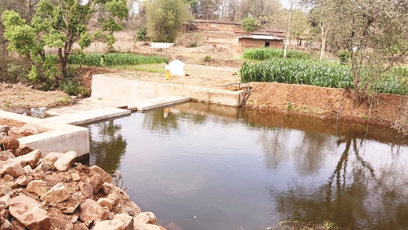 मनरेगा से बन रहा चेकडैम, चन्द्रगढ़ के किसानों को मिलेगा सिंचाई का सहारा