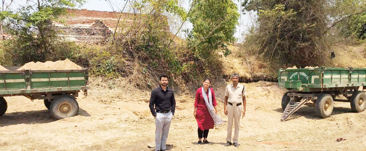 अवैध रूप से संचालित भट्ठे से डेढ़ लाख ईंट जब्त