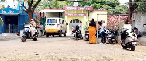 जेल में बंद महिला ने नस काटी 5 दिन बाद अस्पताल में भर्ती कराया गया