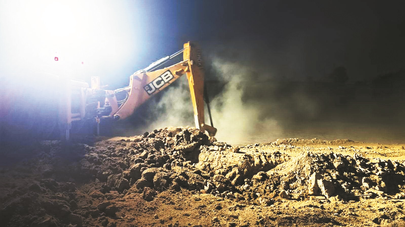 अवैध रेत उत्खनन : तोड़ा गया रैम्प, 2 माजदा जब्त