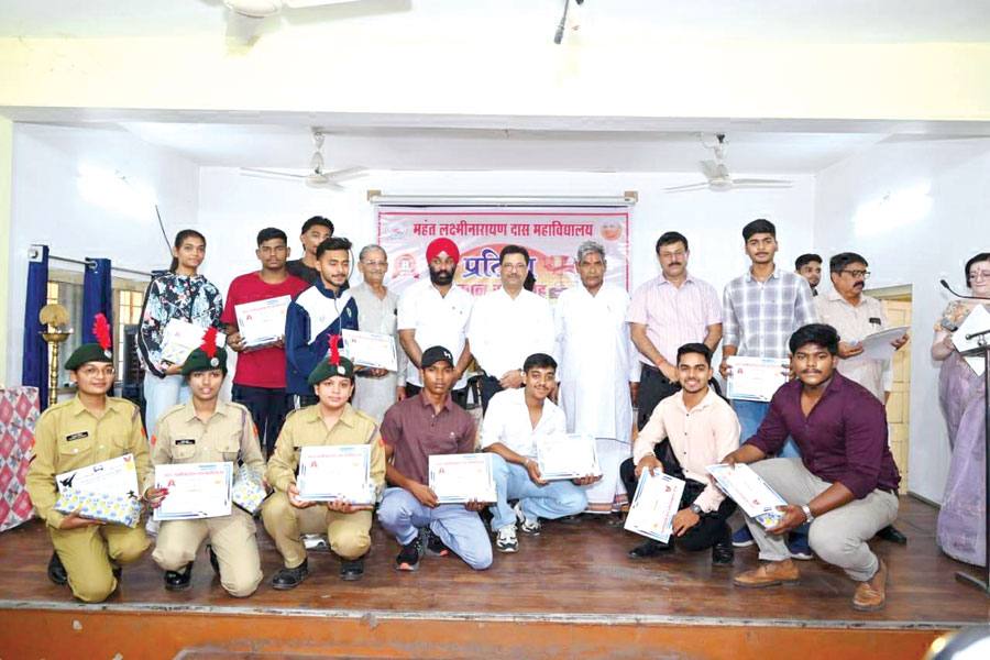 खेल, एनएसएस, एनसीसी के 271 छात्र पुरस्कृत