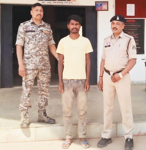 बाइक चोरी कर साक्ष्य मिटाने लगाई आग, आरोपी गिरफ्तार