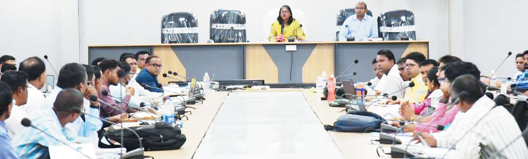 मुख्यमंत्री स्वस्थ बस्तर अभियान के प्रगति की कलेक्टर ने की समीक्षा