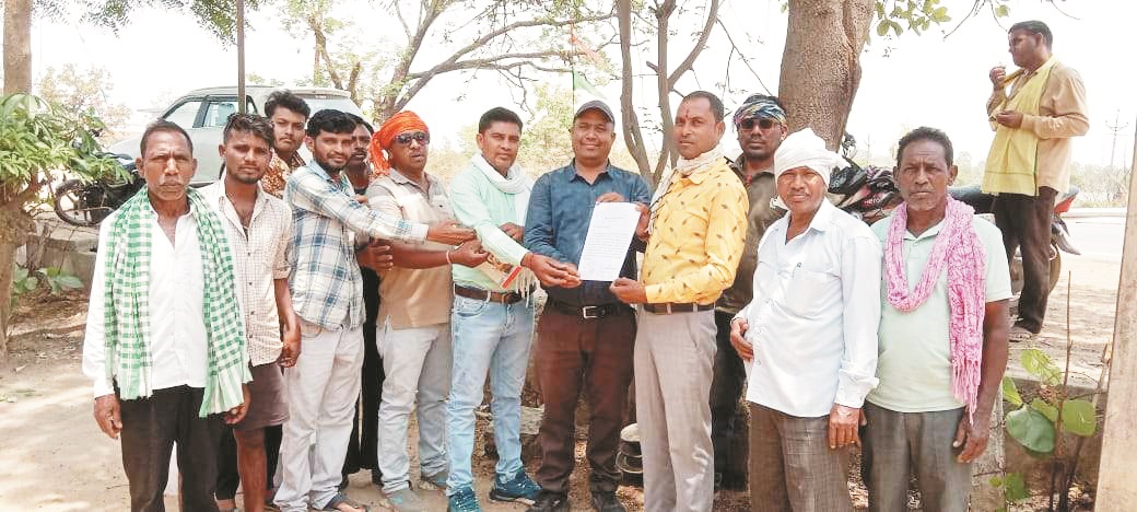 बिजली समस्या, किसानों ने फिर सौंपा ज्ञापन