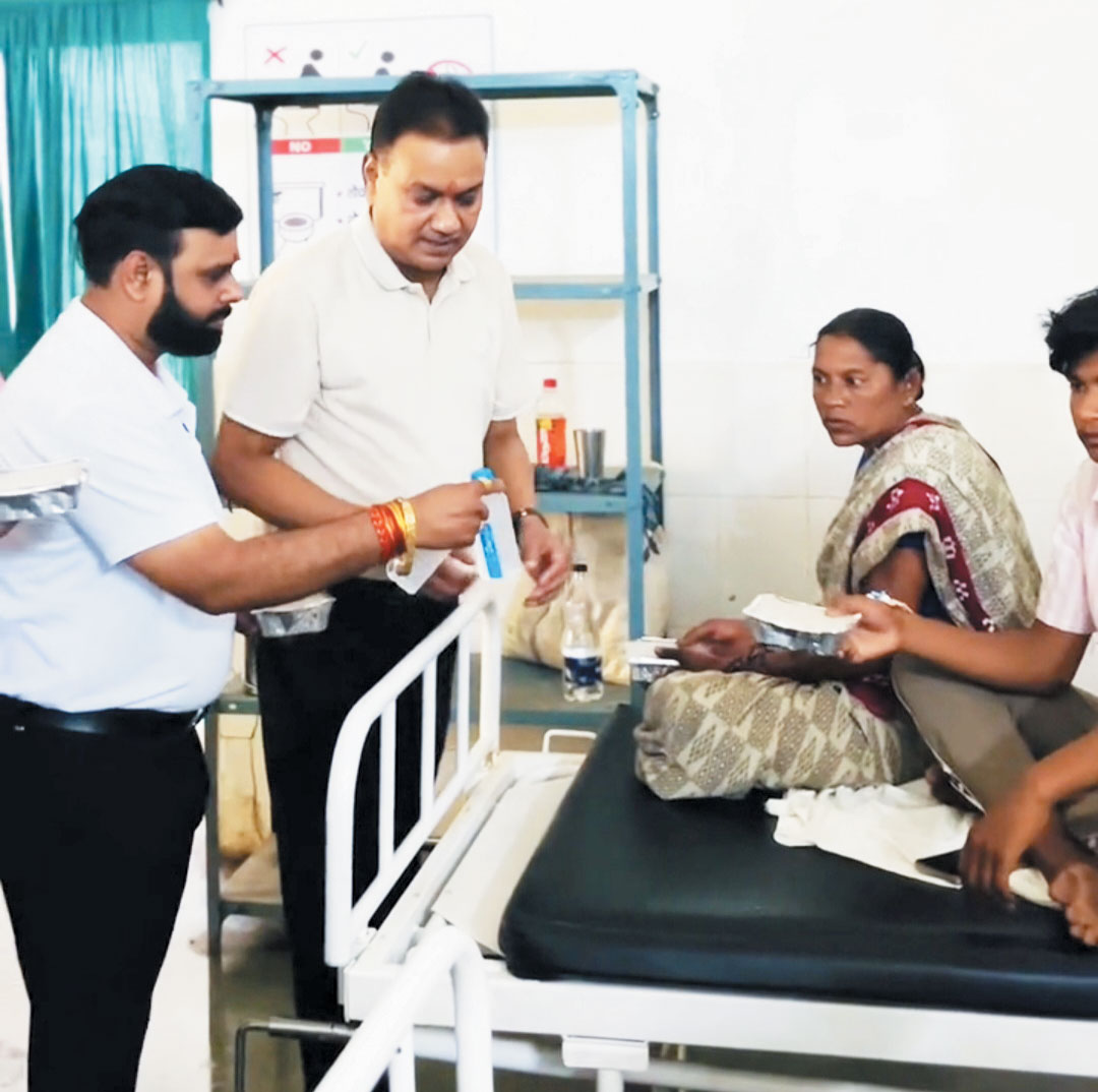 सीएचसी पिथौरा में ‘संडे सेवा’, स्वल्पाहार वितरण