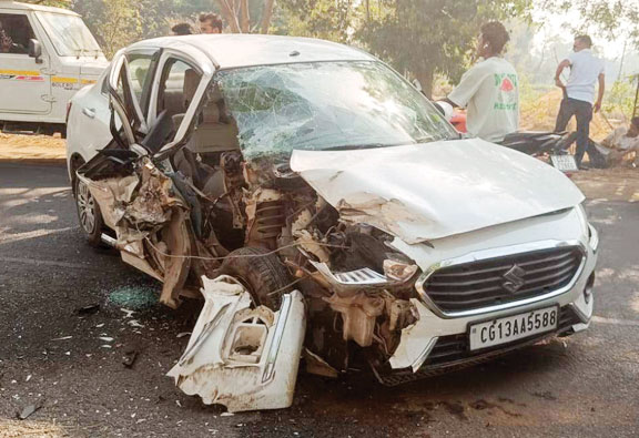  पिकअप-कार में भिड़ंत, एक चालक गंभीर