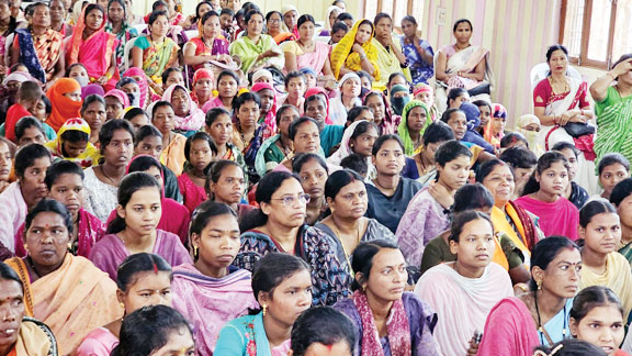 विधायक ने कार्यकर्ताओं व महिलाओं संग सुनी ‘मन की बात’