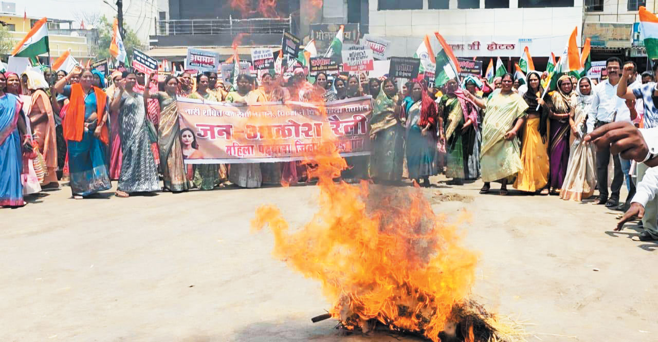 नारी शक्ति वंदन अधिनियम के समर्थन में भाजपा की जन आक्रोश रैली, विपक्ष का पुतला दहन