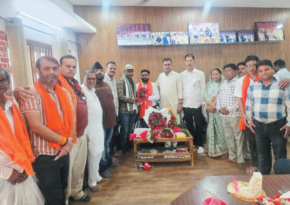 भाजपा मंडल अध्यक्ष को बधाई देने तांता