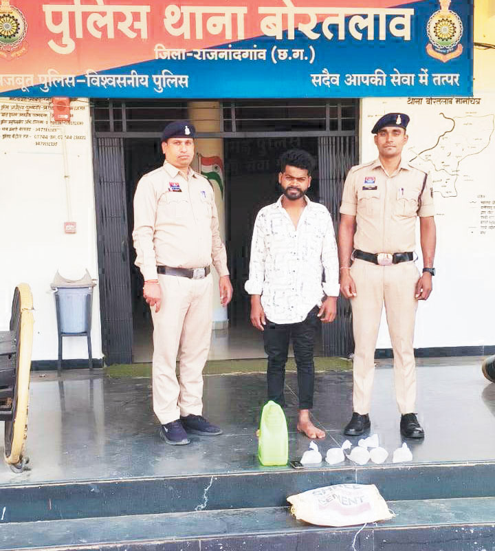 हाथ भठ्ठी कच्ची महुआ संग आरोपी गिरफ्तार