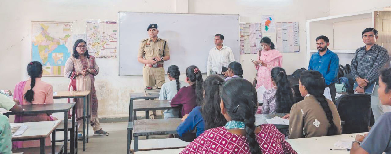 कलेक्टर-एसपी ने युवाओं से किया संवाद