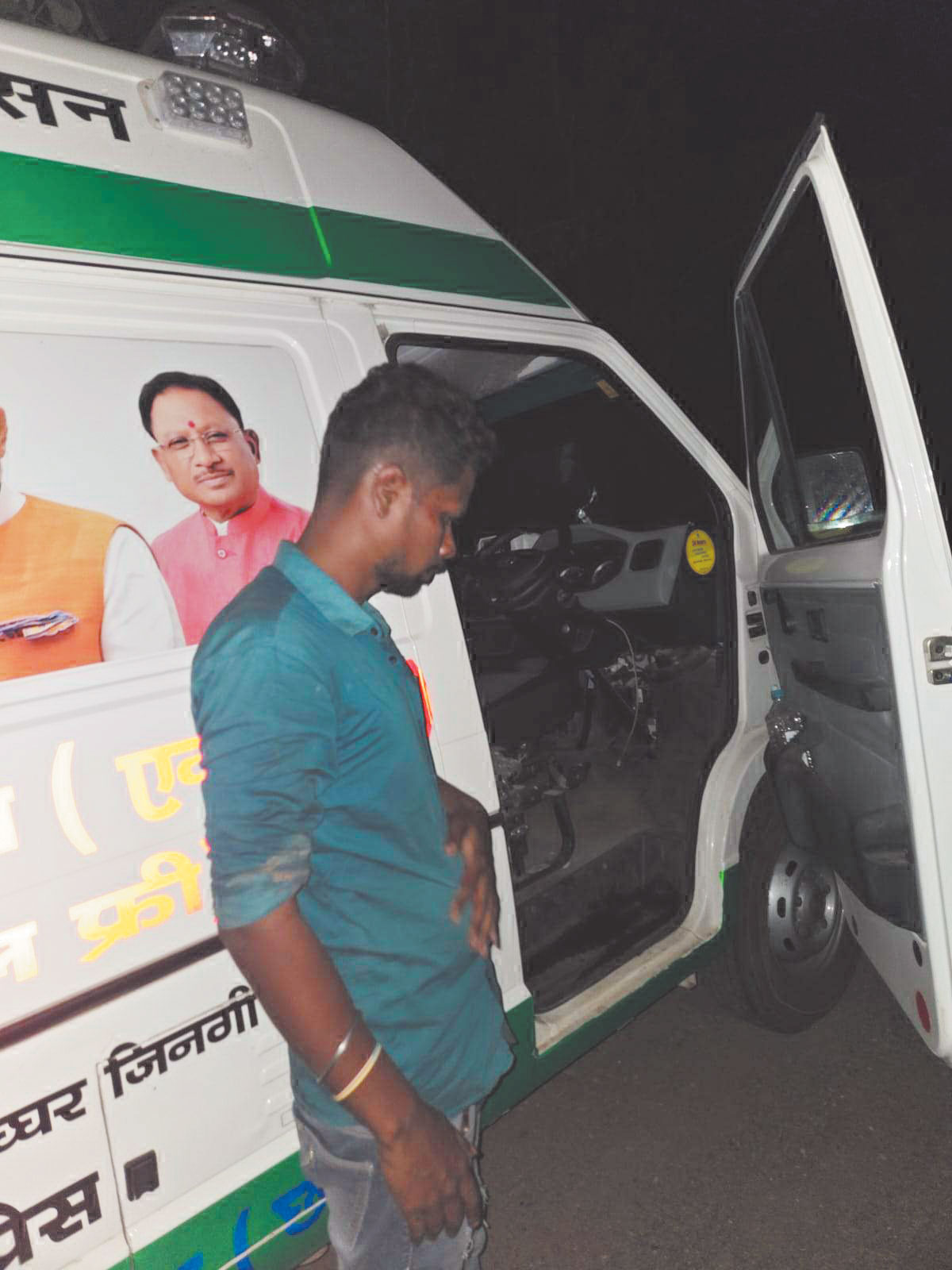 एम्बुलेंस चालक पर नशे में गाड़ी चलाने के आरोप, वीडियो फैला