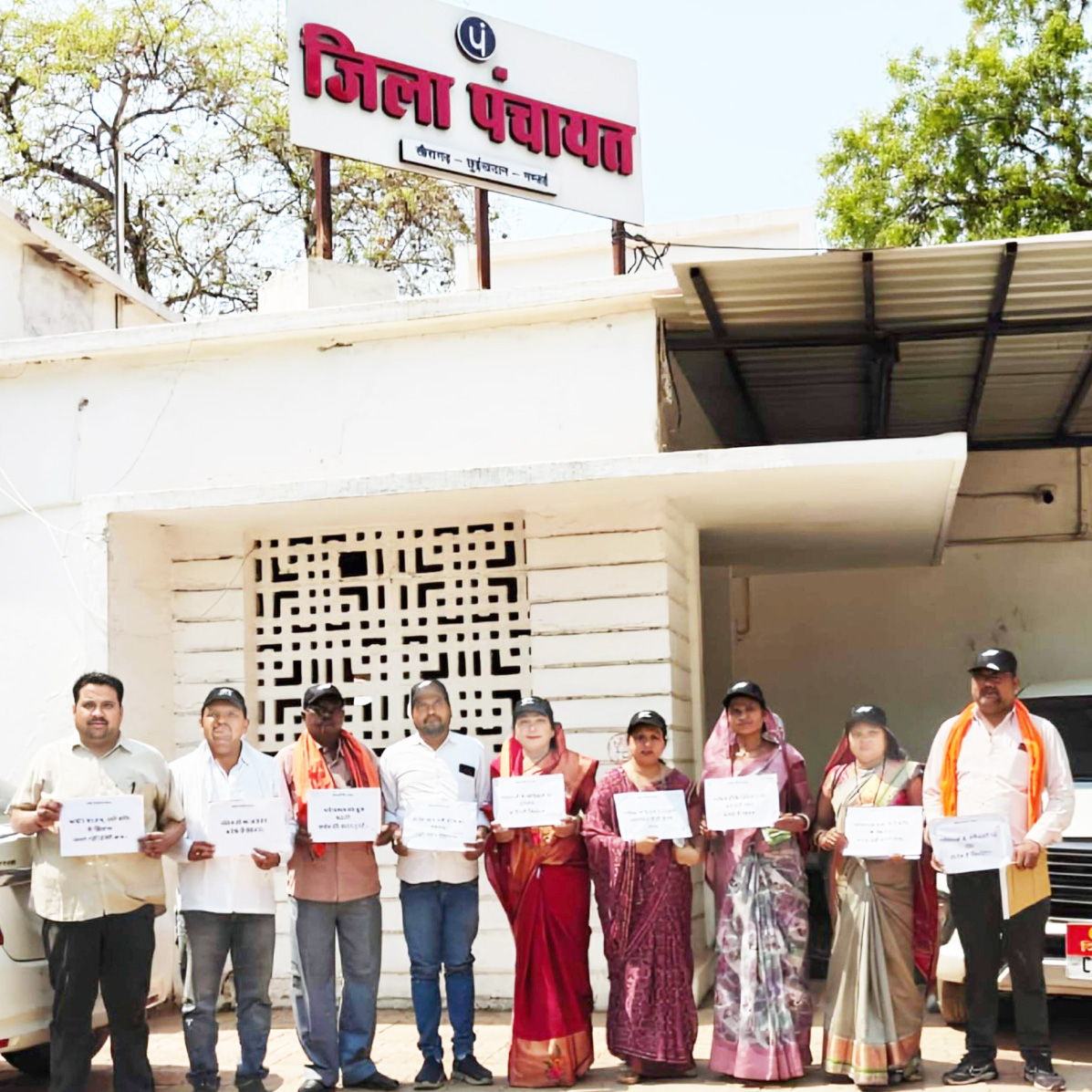 महिला आरक्षण बिल में बाधा पर जिपं  का निंदा प्रस्ताव, विरोध में प्रदर्शन