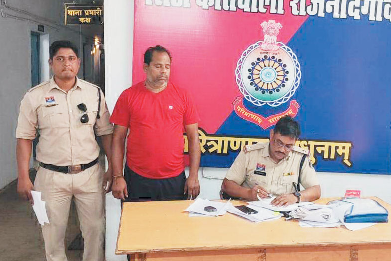 देर रात खुला रखा पान ठेला, हुड़दंग करने पर संचालक गिरफ्तार