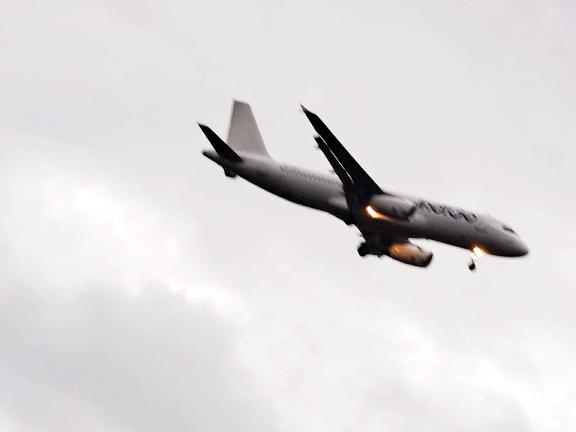 प्रतापपुर में कम ऊंचाई पर उड़ता दिखा विमान, सर्वे फ्लाइट की आशंका से दहशत कम