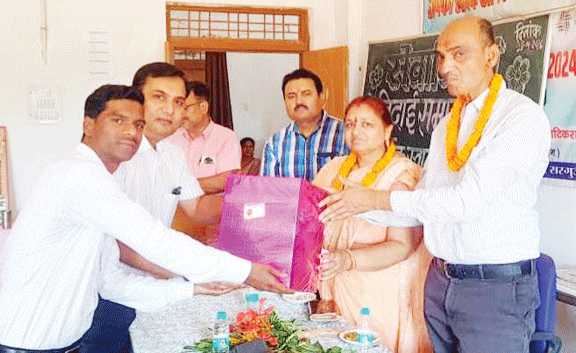 सेवानिवृत्त प्राचार्य व शिक्षकों को दी विदाई