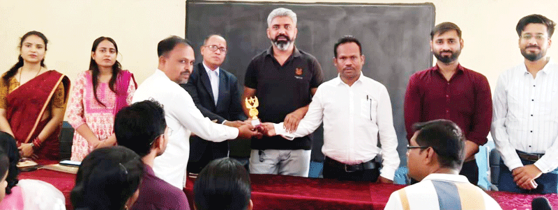 परीक्षा परिणाम घोषित, प्रतिभावान विद्यार्थियों का सम्मान