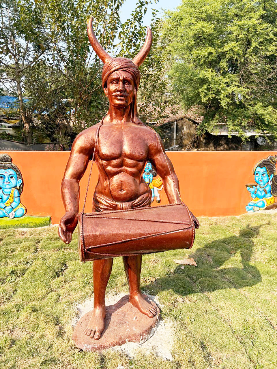 चौक सौंदर्यीकरण में लगी मूर्तियां गुणवत्तापूर्ण मिली
