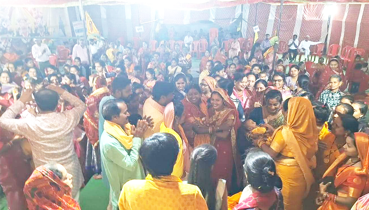 भागवत महापुराण में झूमे भक्त