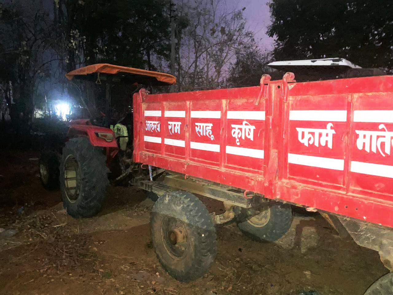 ट्राली में दबने से बालक की मौत